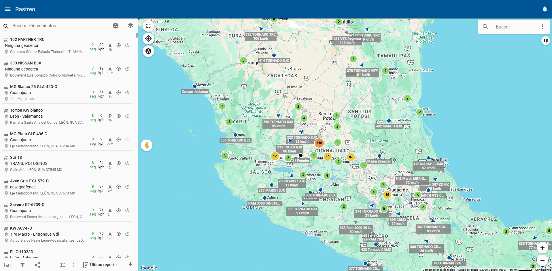 Plataforma GPS con listado de vehículos y mapa de seguimiento en México